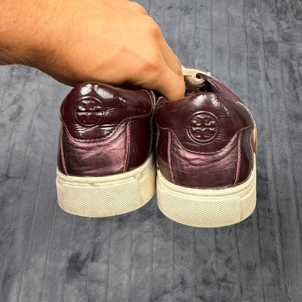 Tory Burch Low Top Sneaker Womens 9M Burgundy Mixed Media Croc Embossed 8913